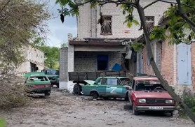 ”Soldații ruși au furat linguri, furculițe, cârlige de rufe”. Declarațiile supraviețuitorilor dintr-un sat ucrainean aproape distrus